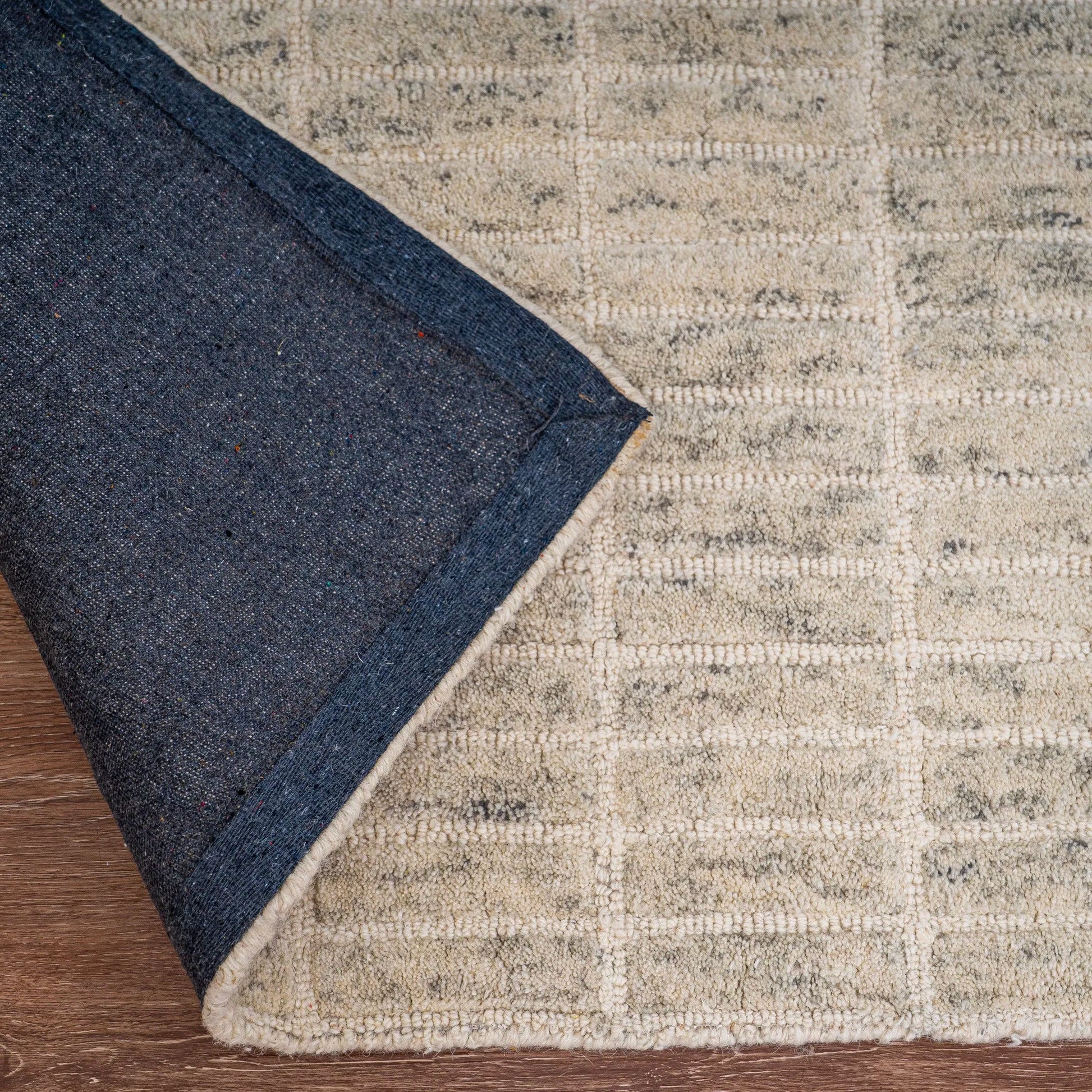 Pure Wool Carpet Checkers Grey (Round)