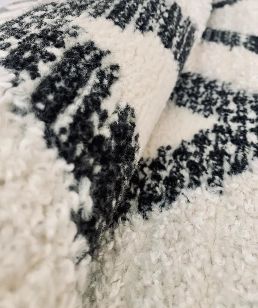 Nikka Cream Black Carpet (Rectangle)