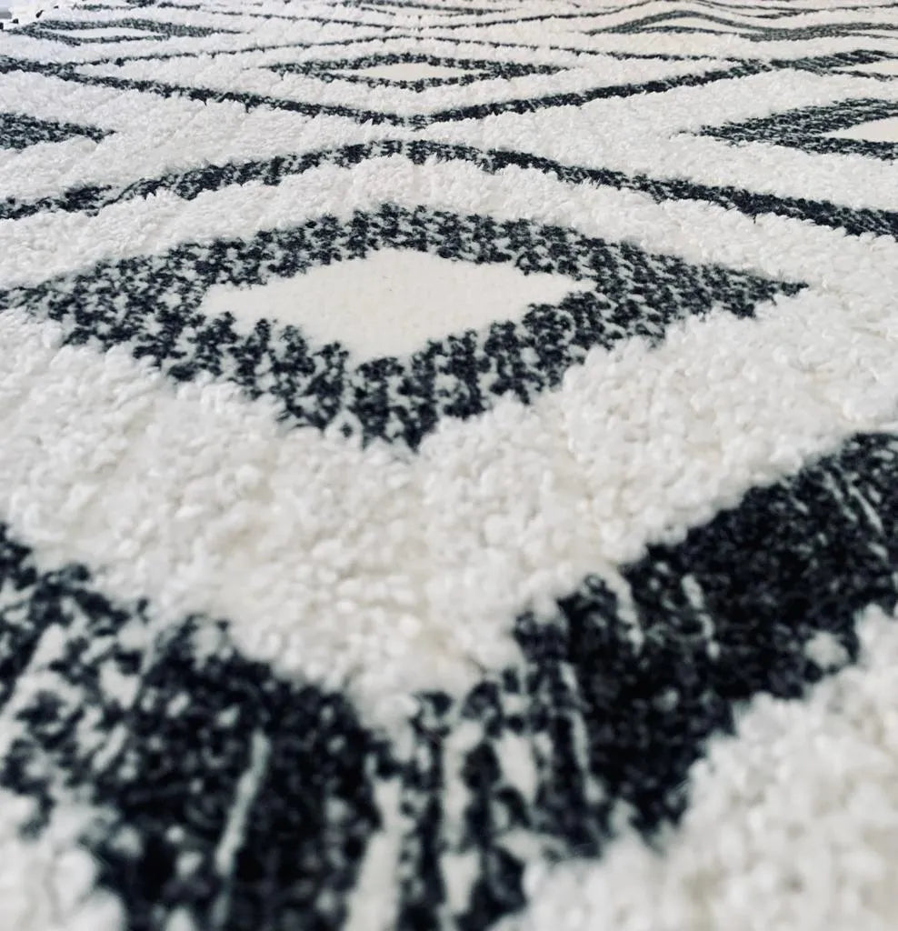 Nikka Cream Black Carpet (Rectangle)