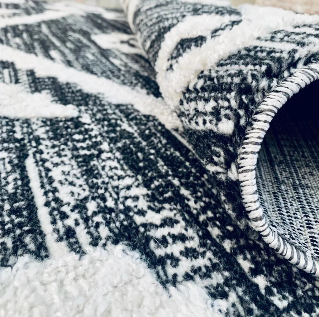 Iona Cream Black Carpet (Rectangle)