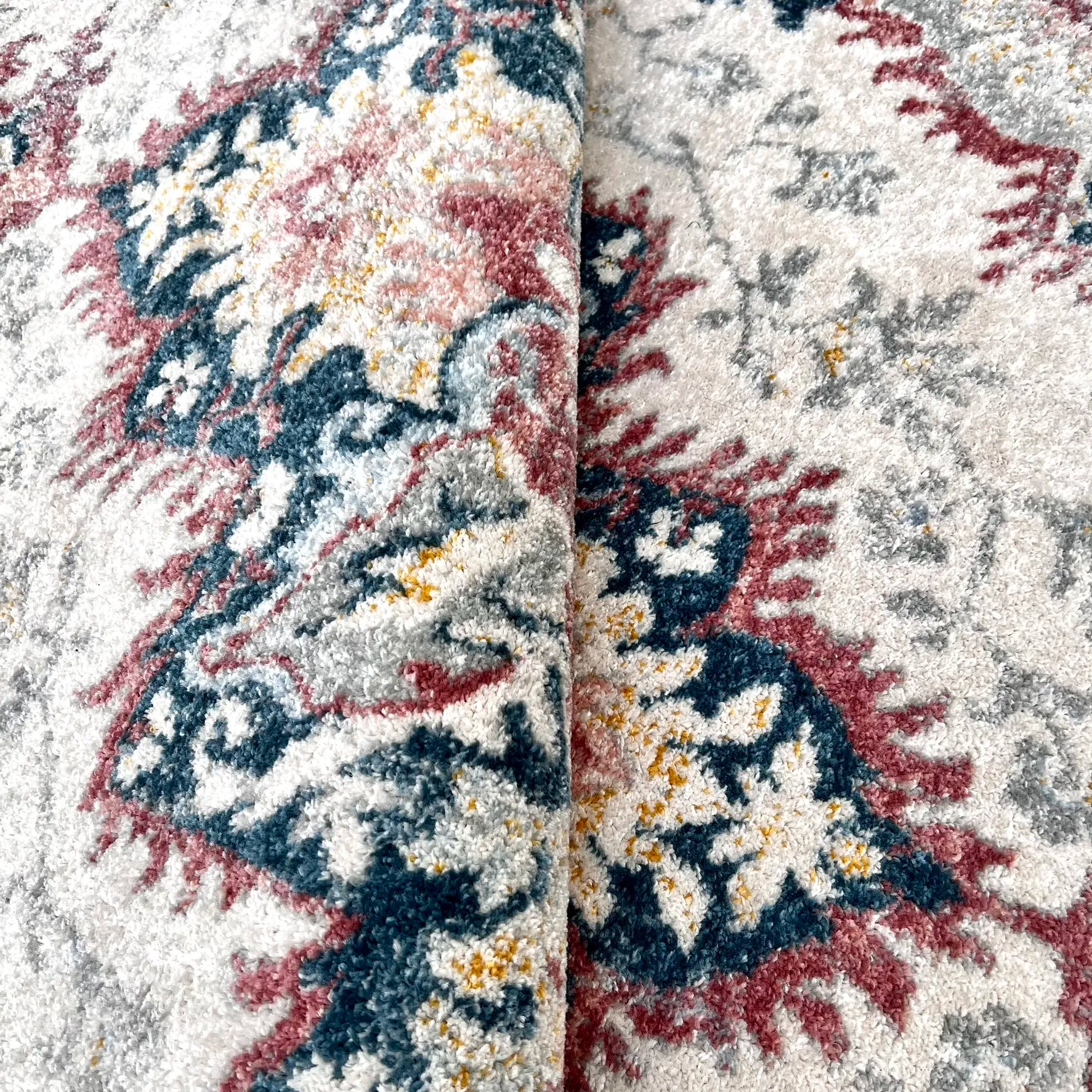 Epiva Cream Pink Distressed Design Carpet (Rectangle)