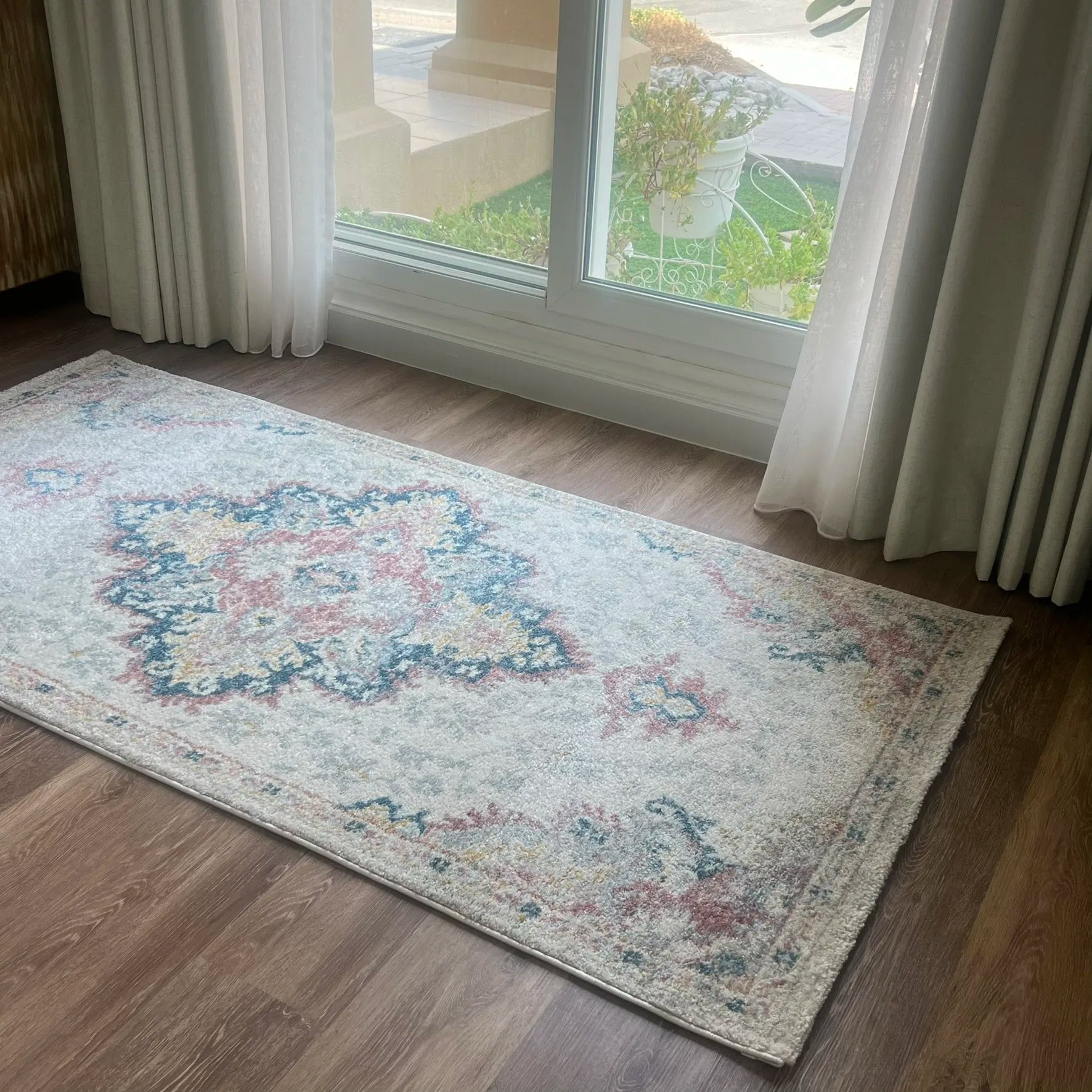 Epiva Cream Pink Distressed Design Carpet (Round)