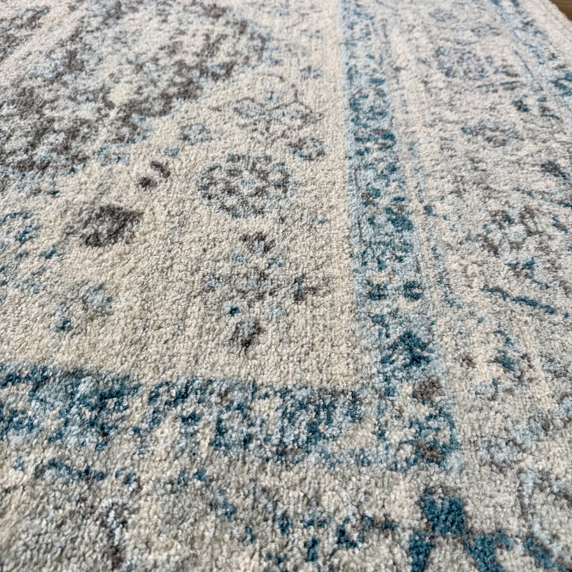 Renaissance Cream Sky Blue Distressed Design Carpet (Rectangle)