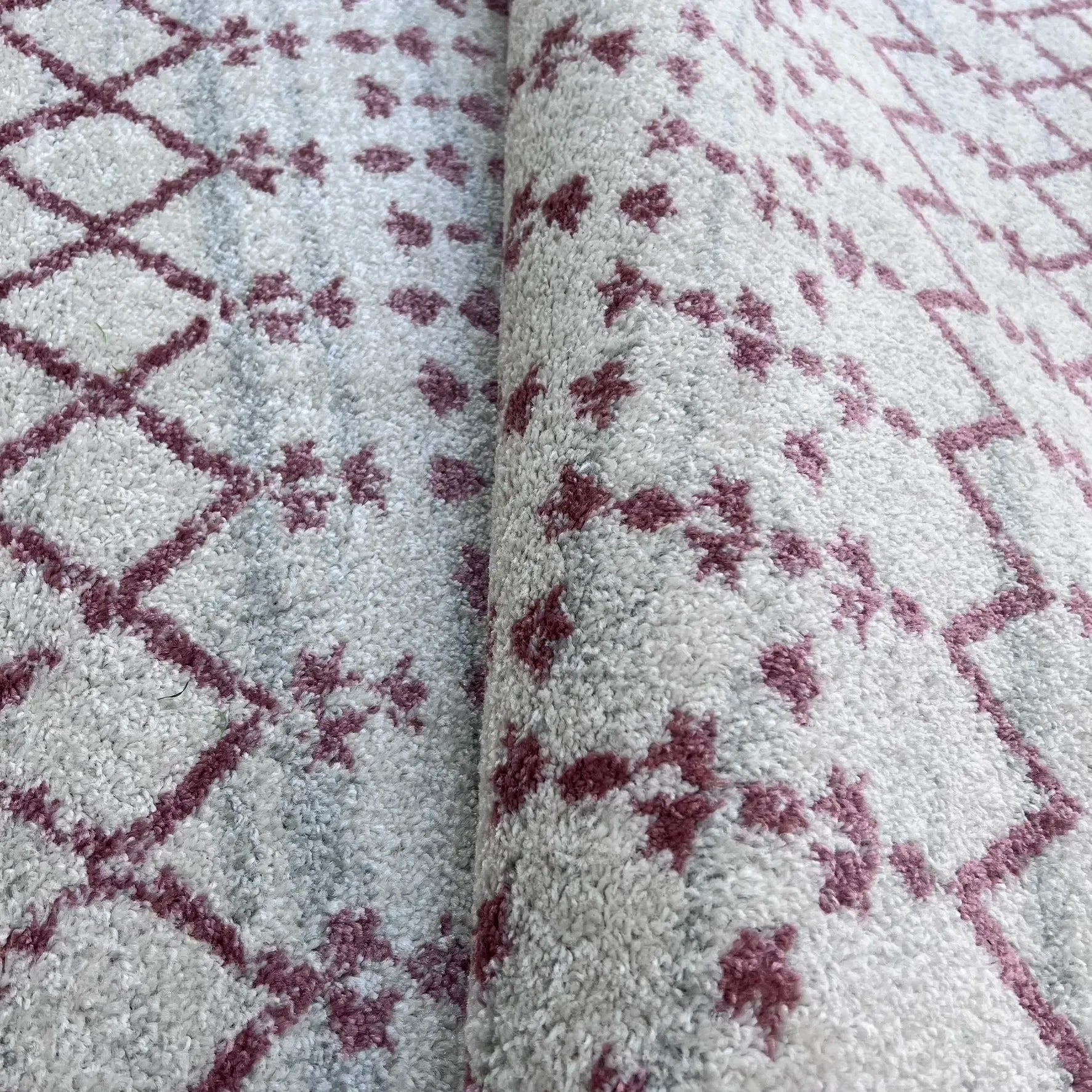 Arena Cream Pink Distressed Design Carpet (Rectangle)