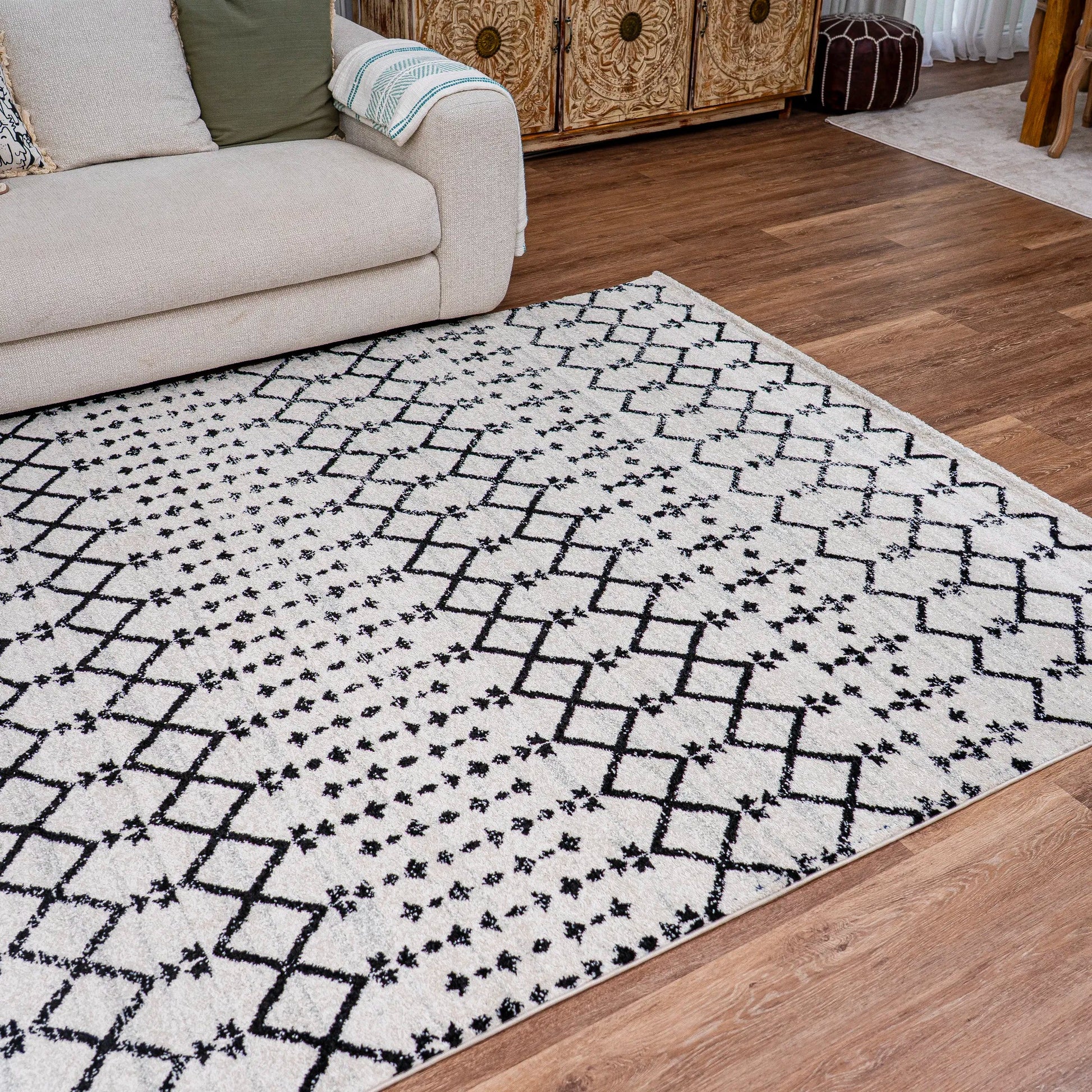 Rodos Cream Black Distressed Design Carpet (Round)