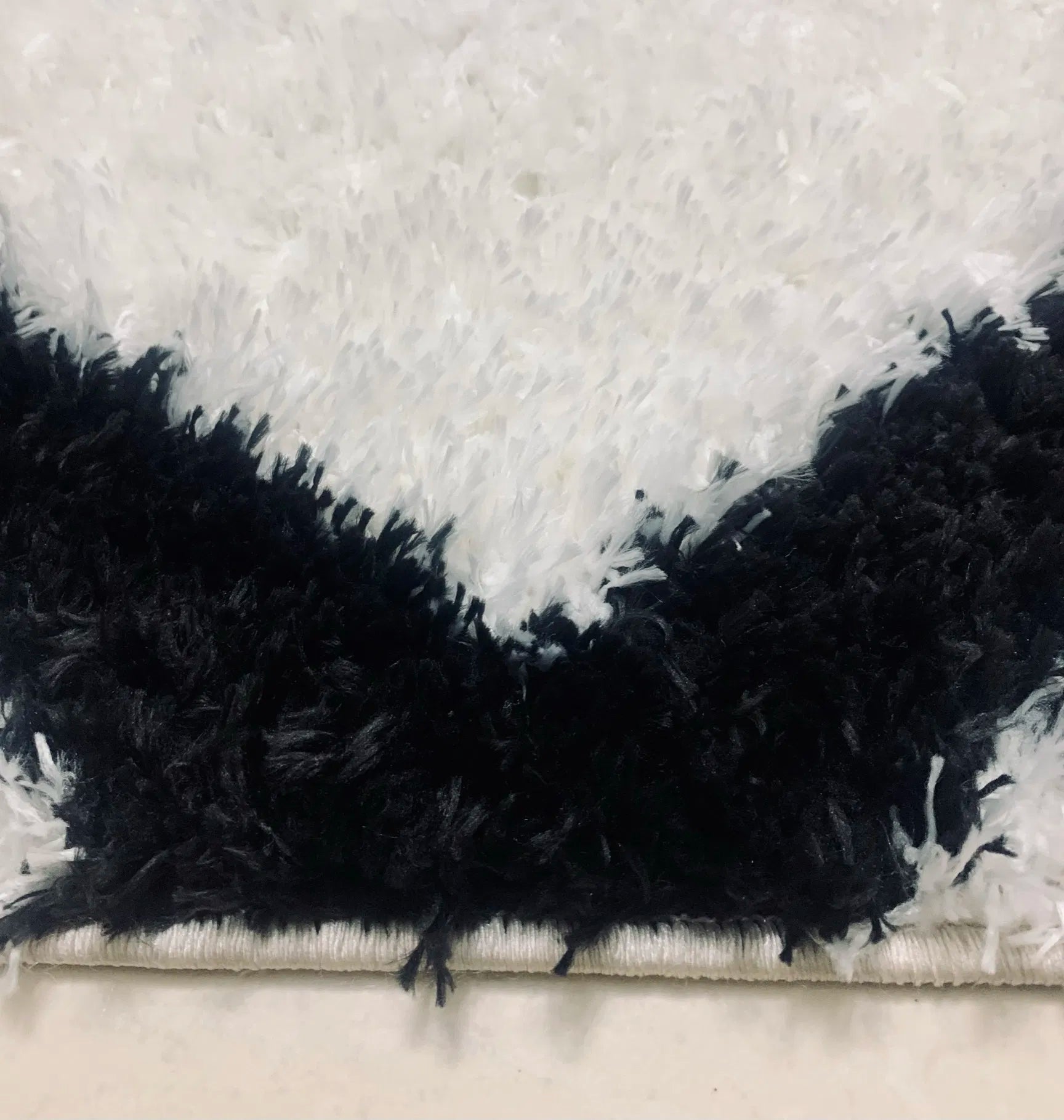 Xanthi Cream Black Carpet (Rectangle)