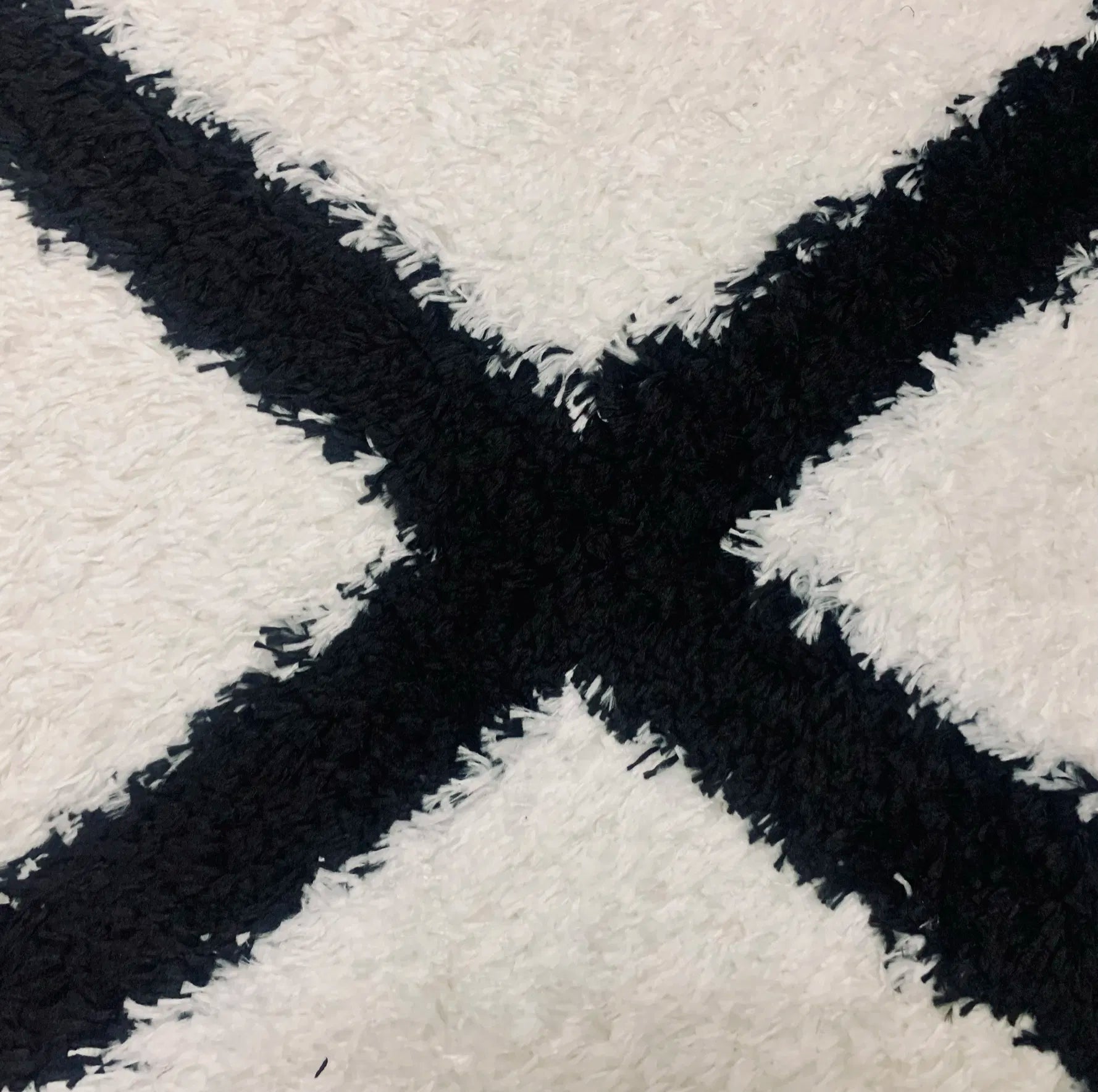 Xanthi Cream Black Carpet (Rectangle)