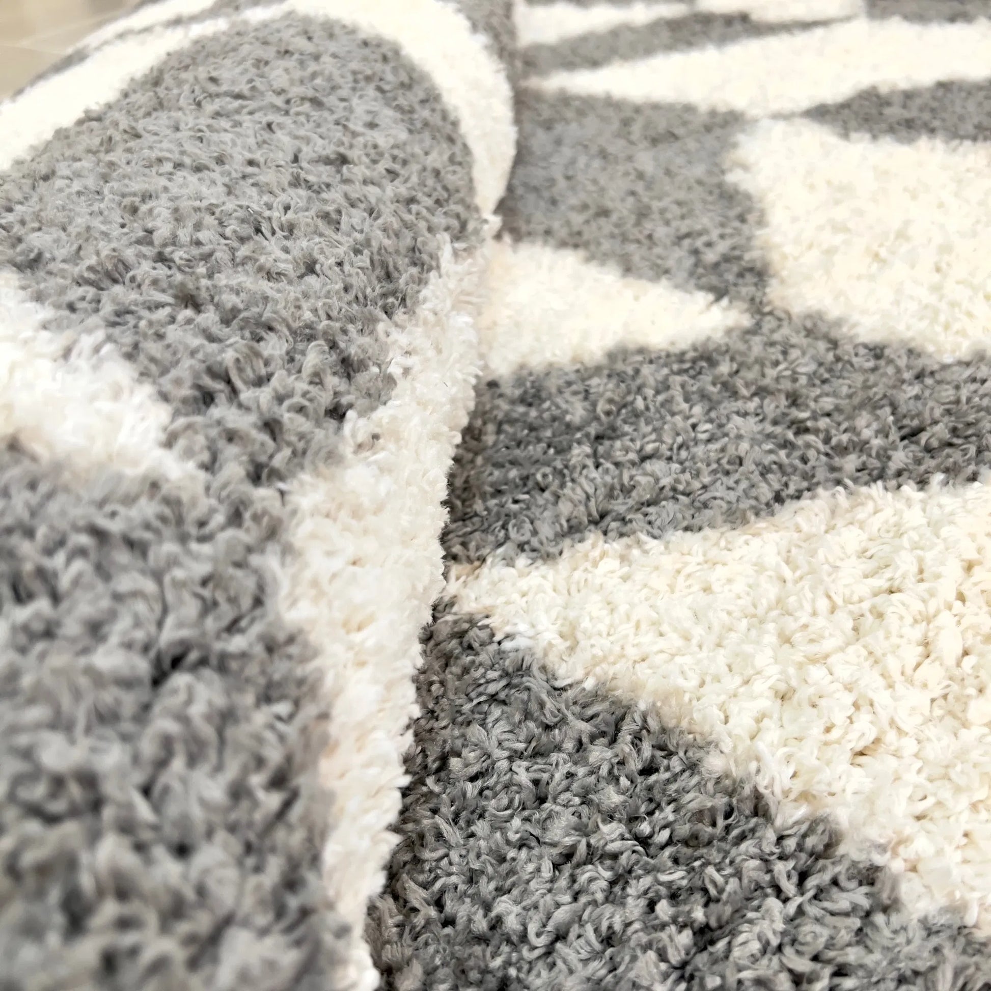 Arrow White, Grey Carpet (Rectangle)