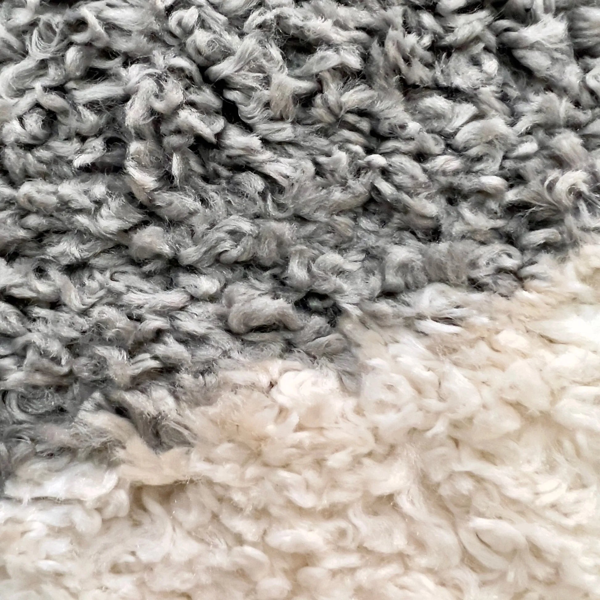 Arrow White, Grey Carpet (Rectangle)