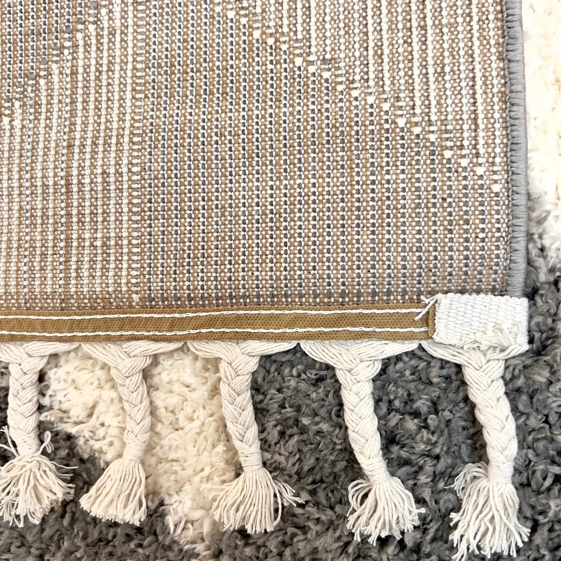 Arrow White, Grey Carpet (Rectangle)