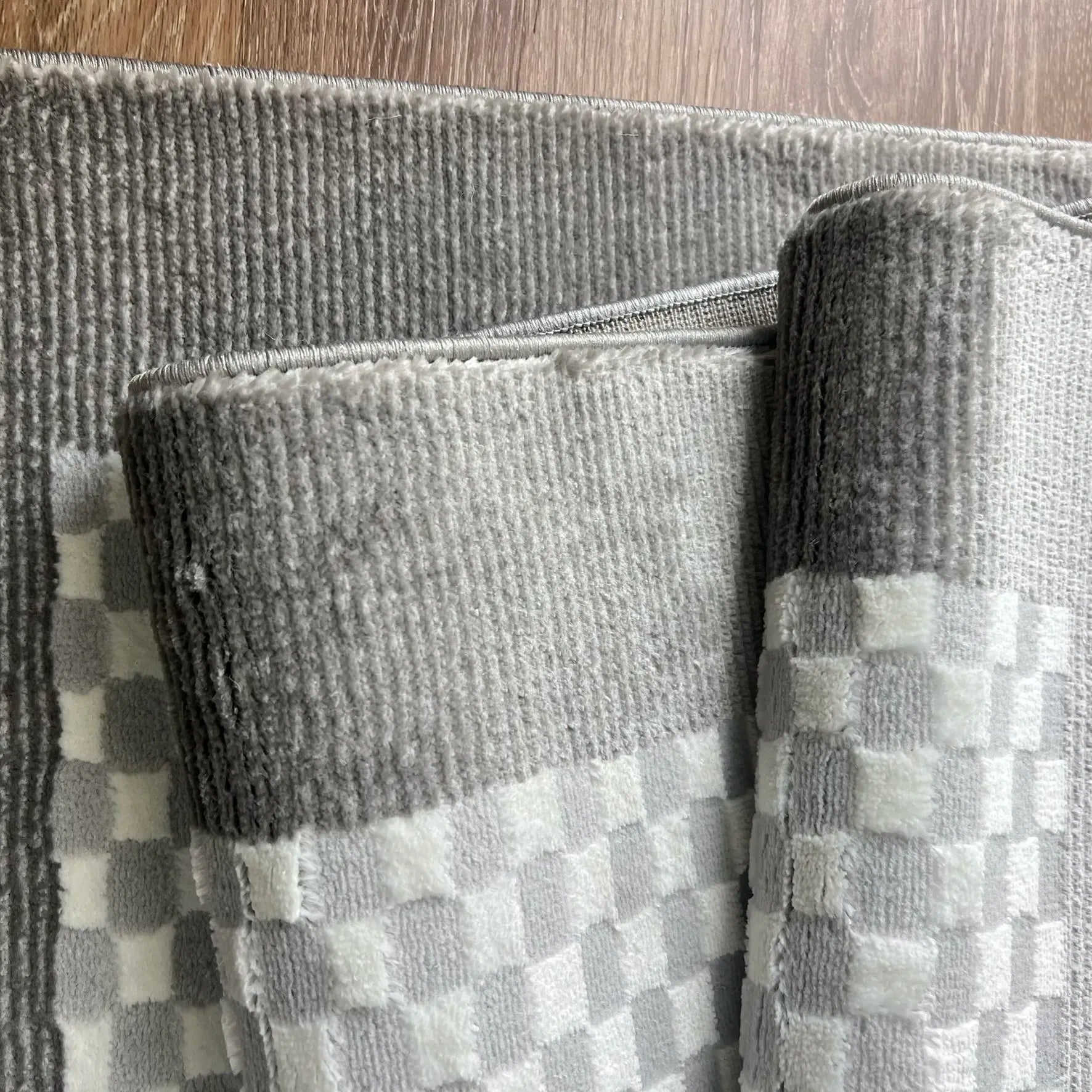 Garry Grey Carpet (Round)
