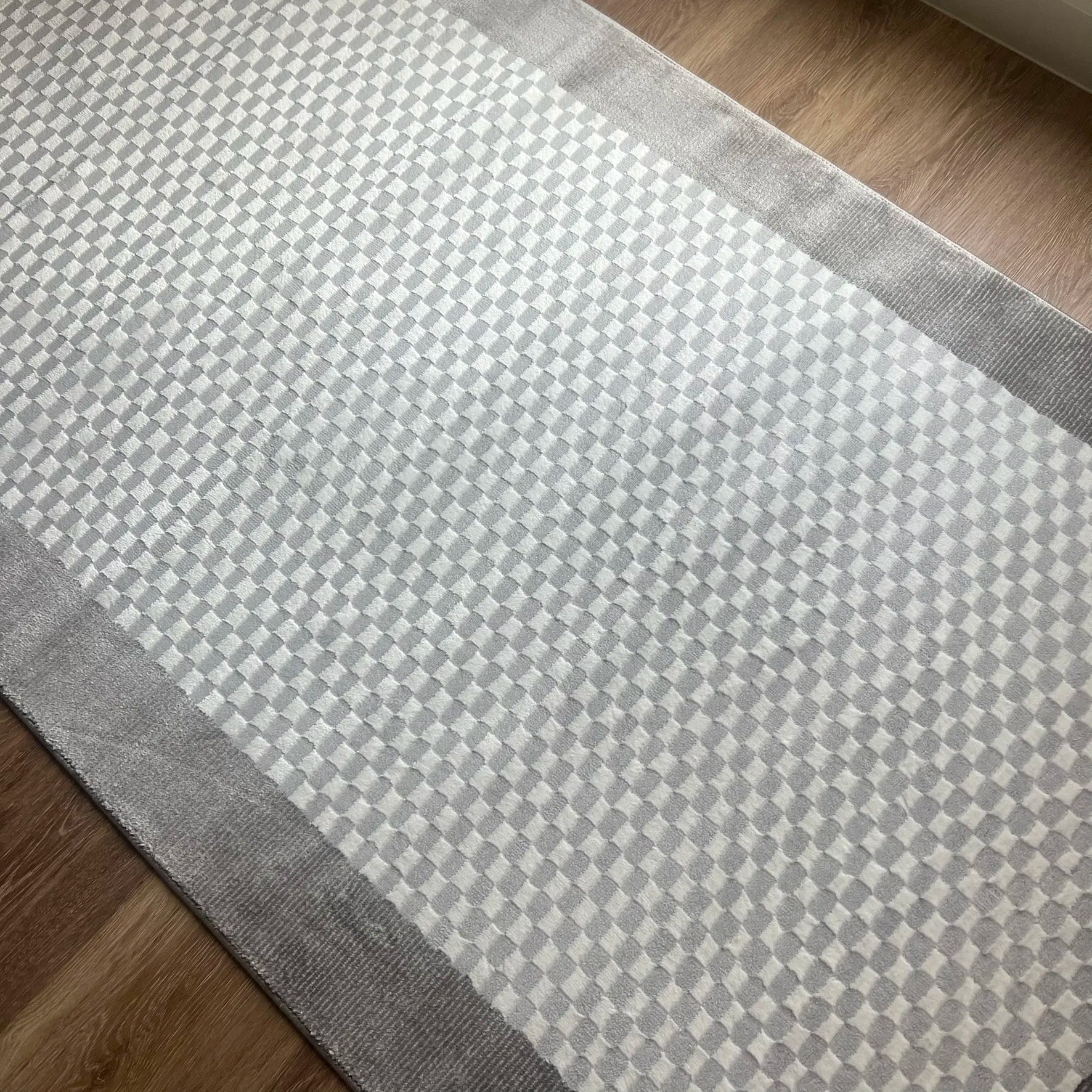 Garry Grey Carpet (Round)