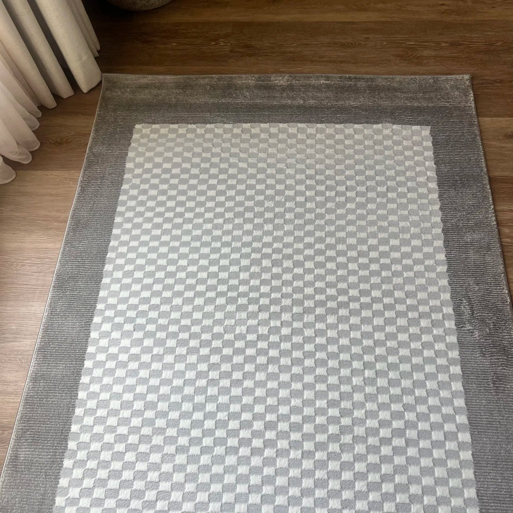 Garry Grey Carpet (Round)