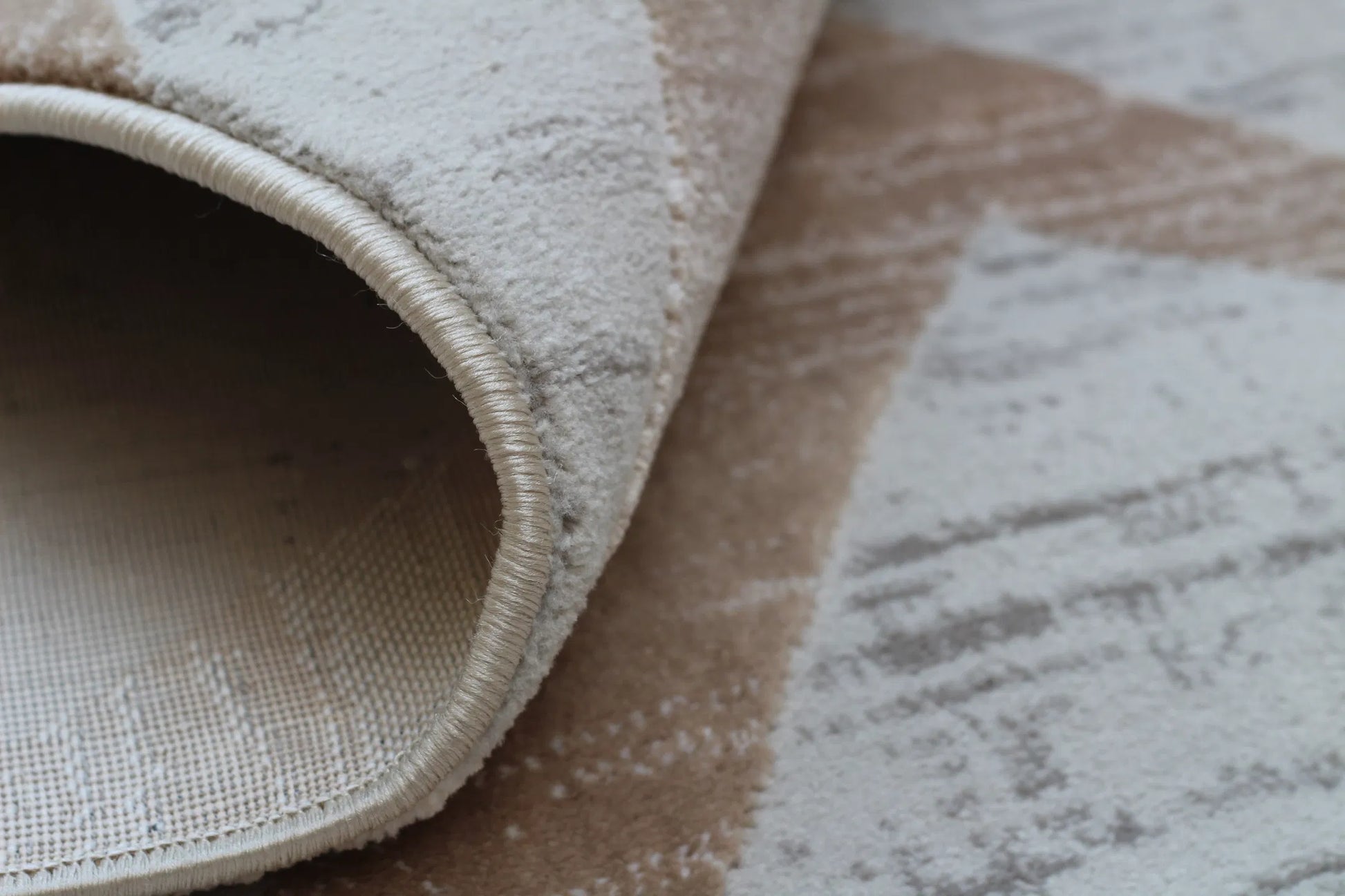 Lupin Grey, Beige Carpet (Round)