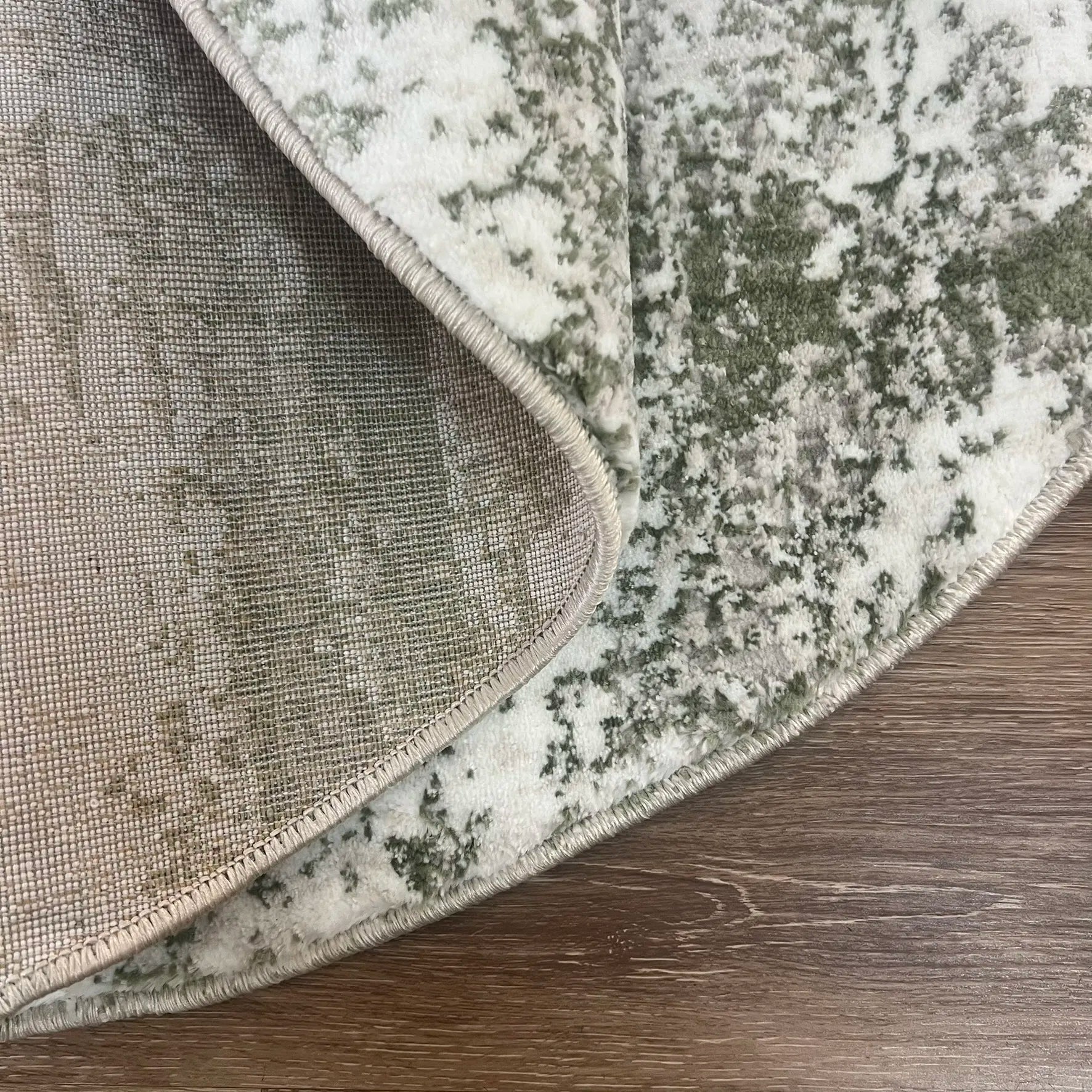 Dew Beige, Green Carpet (Round)