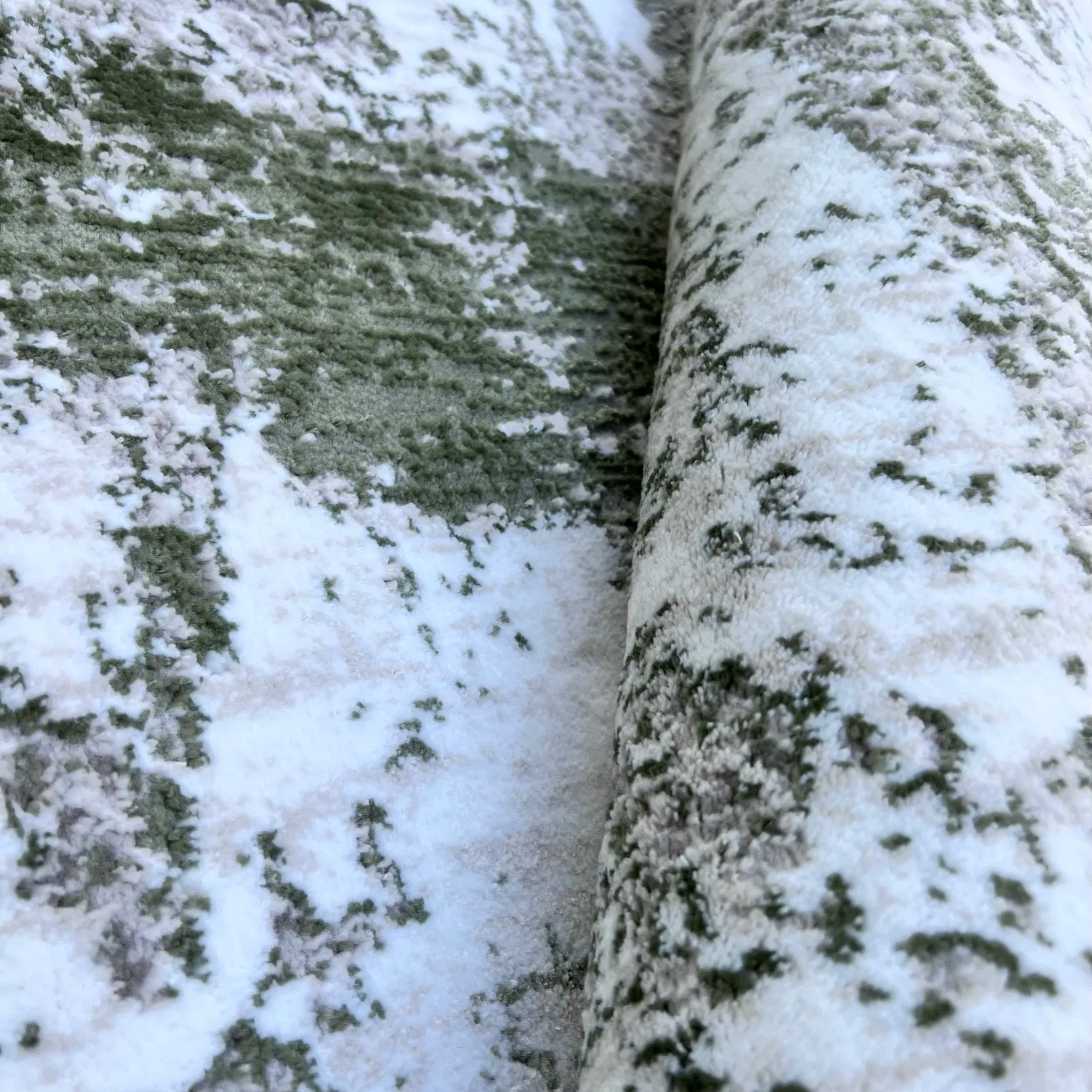 Dew Beige, Green Carpet (Rectangle)