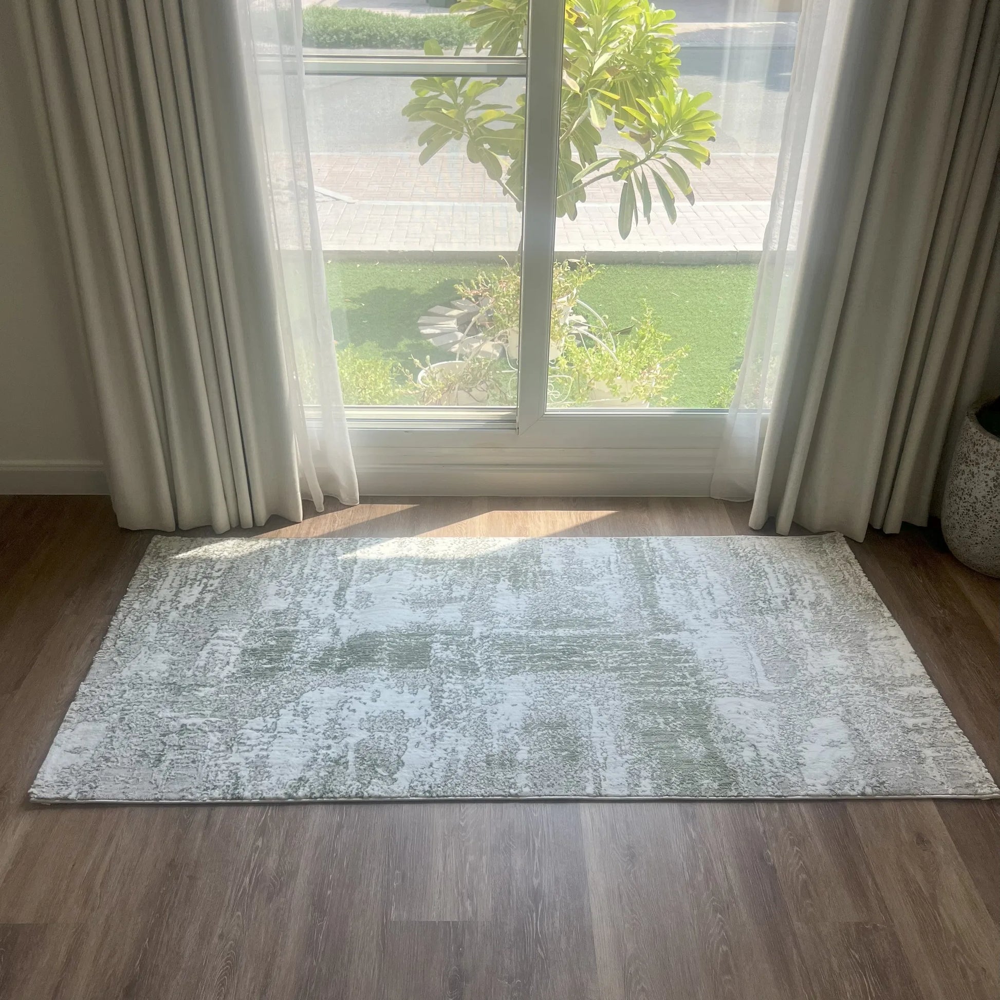 Dew Beige, Green Carpet (Runner)