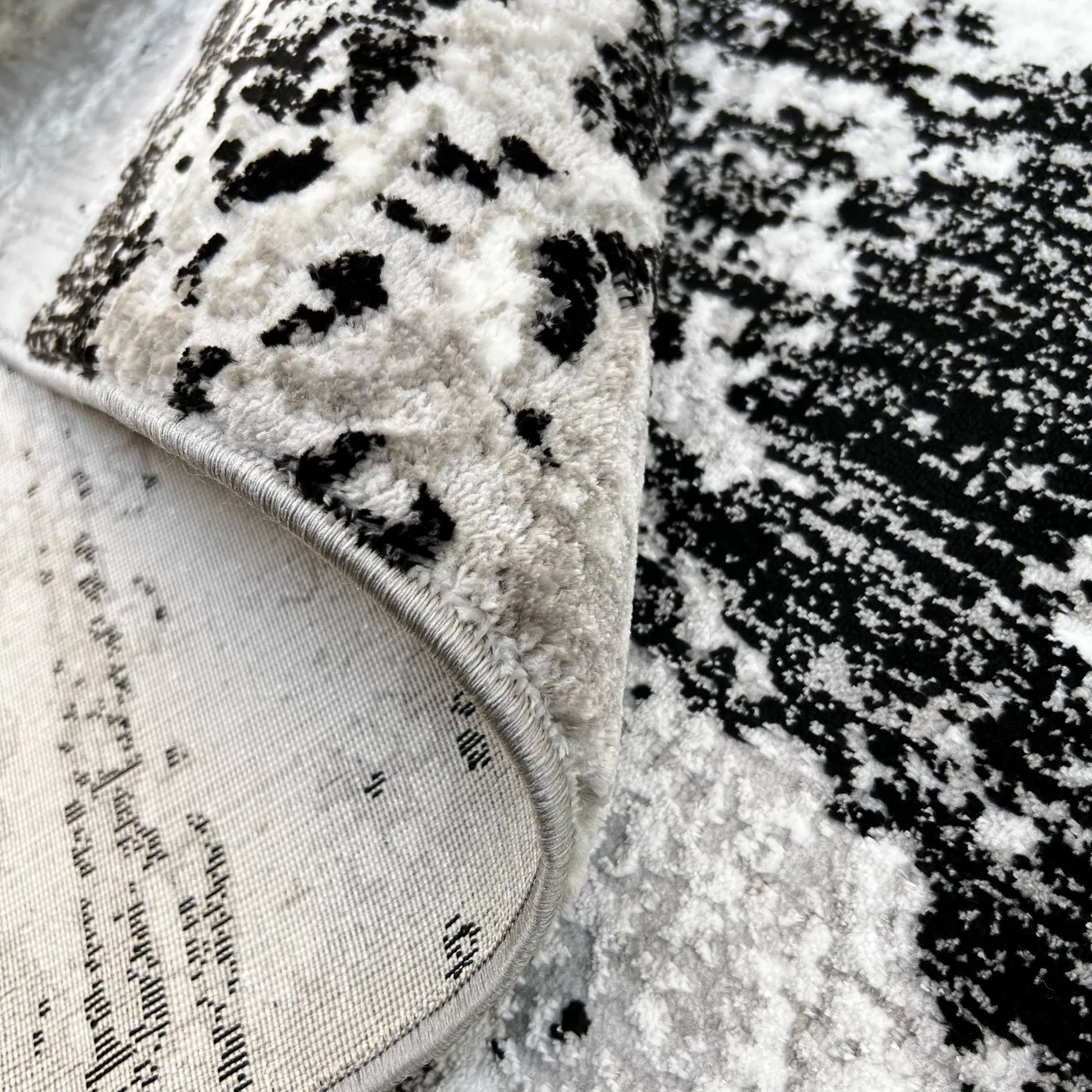 Supremo Grey, Black Carpet (Runner)