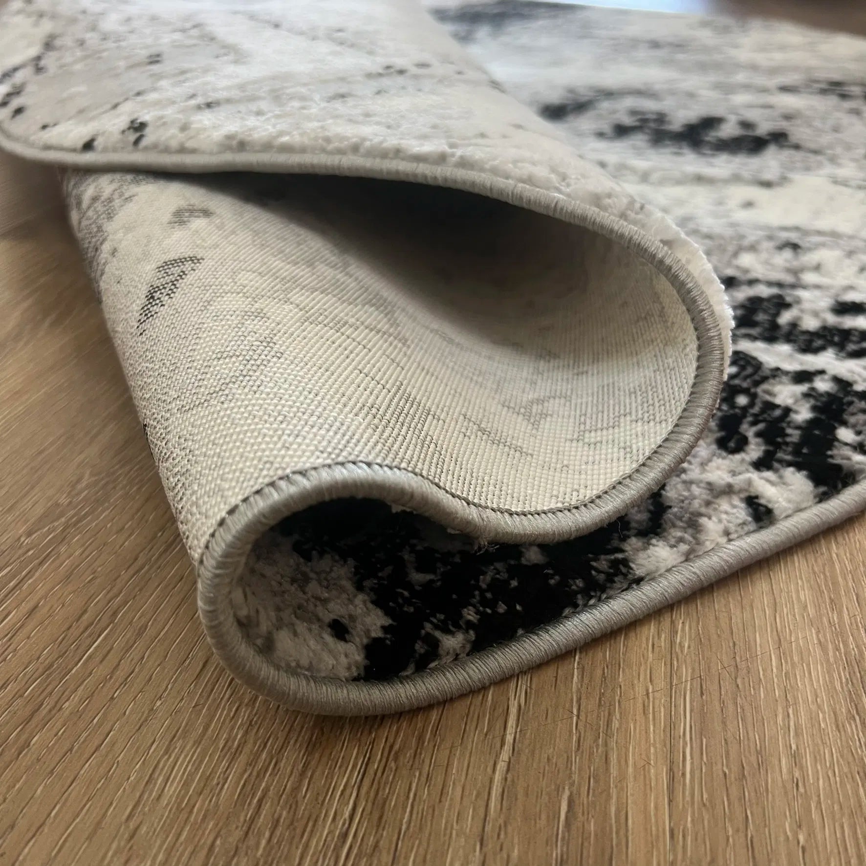 Supremo Grey, Black Carpet (Runner)