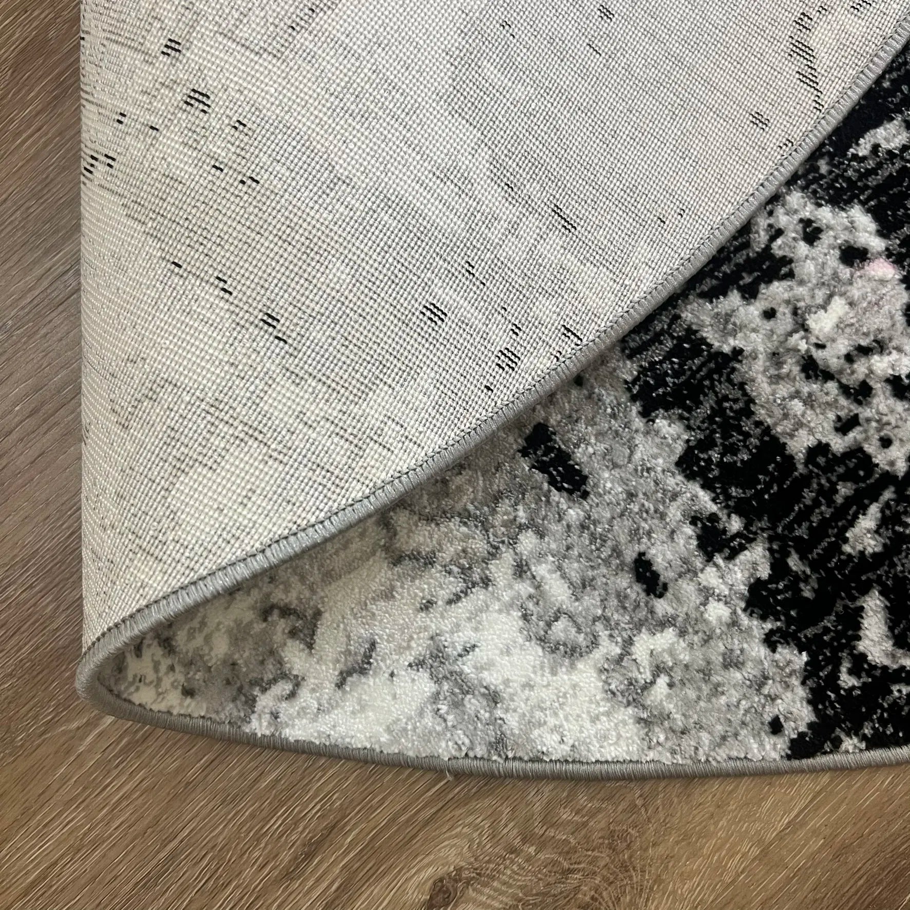 Supremo Grey, Black Carpet (Round)