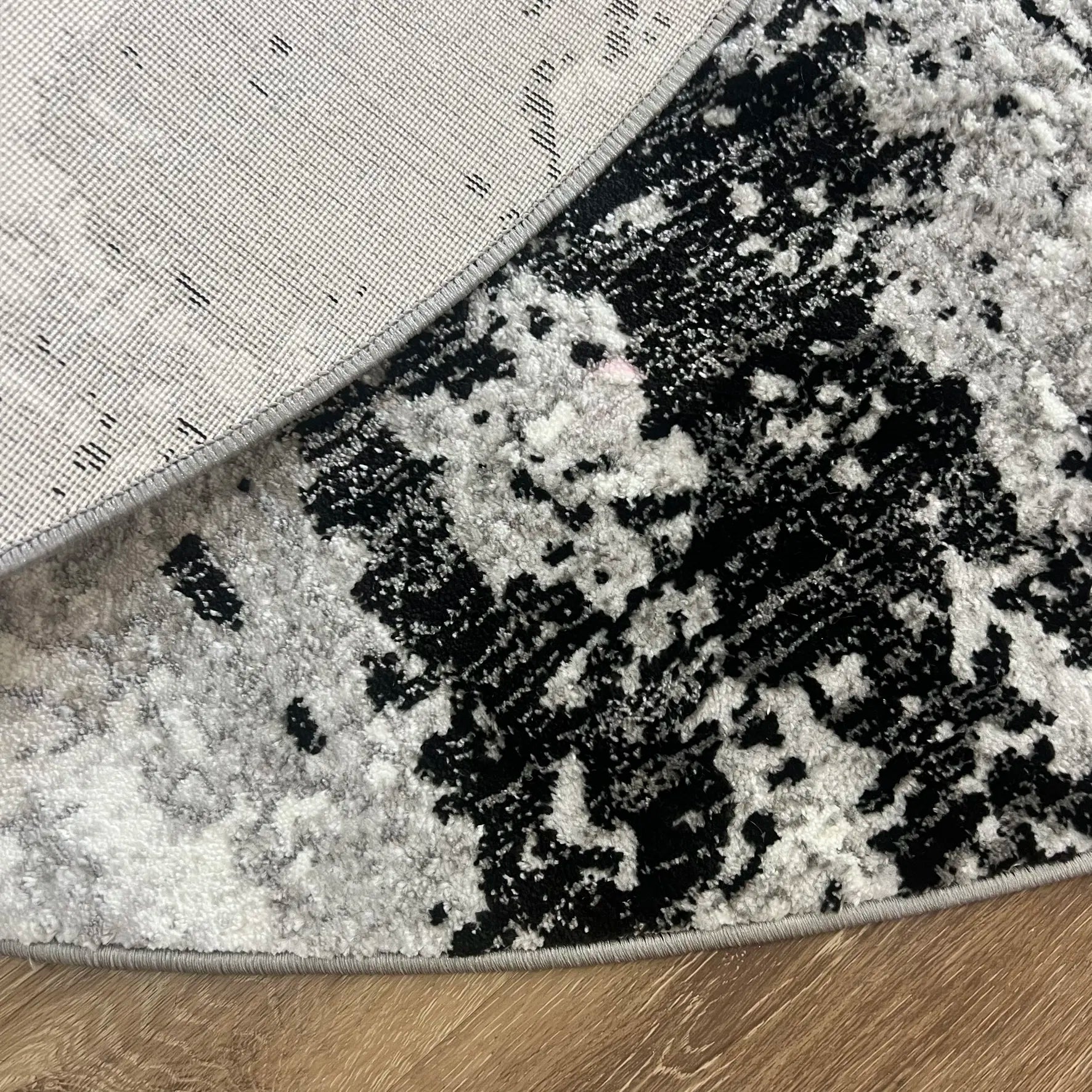 Supremo Grey, Black Carpet (Runner)
