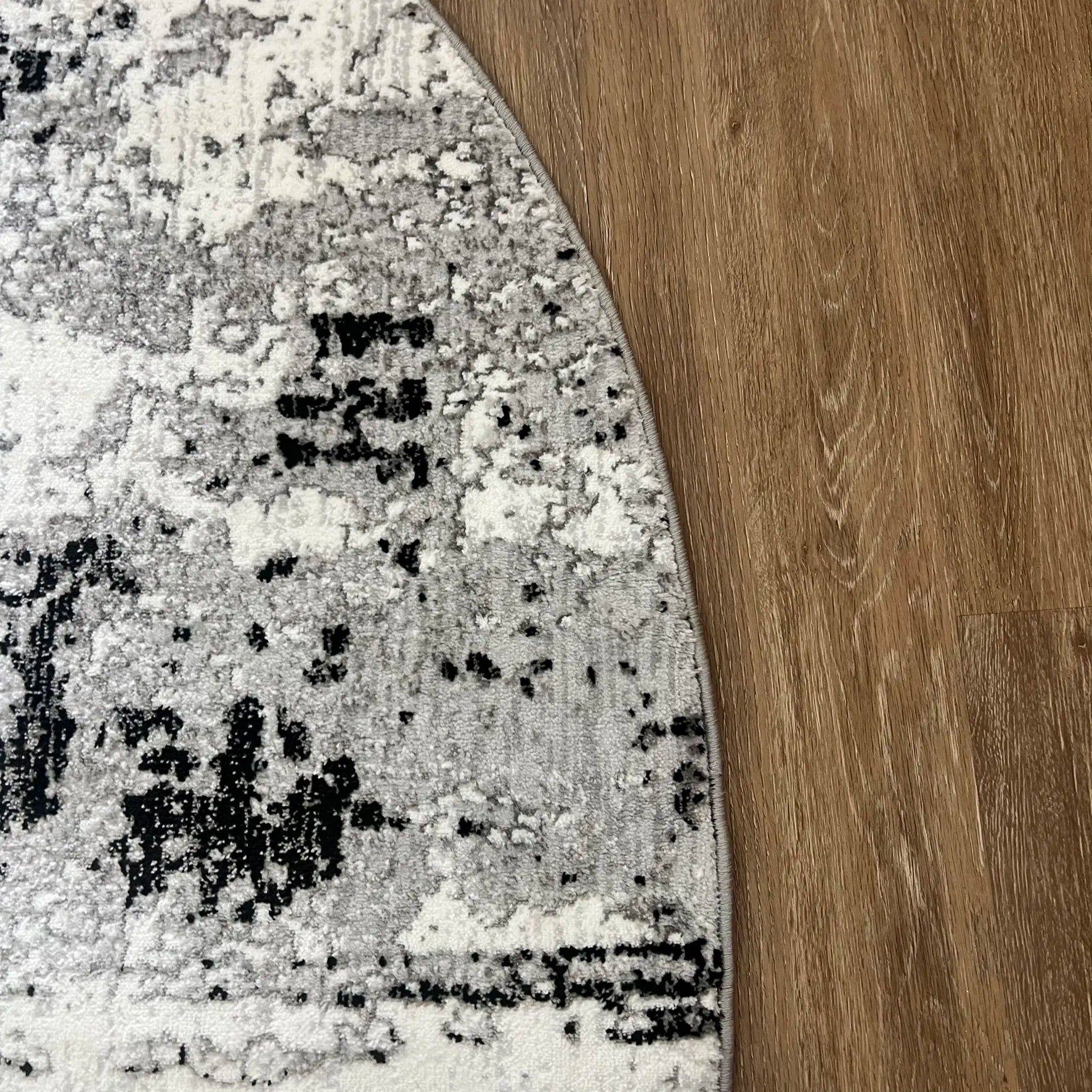 Supremo Grey, Black Carpet (Round)