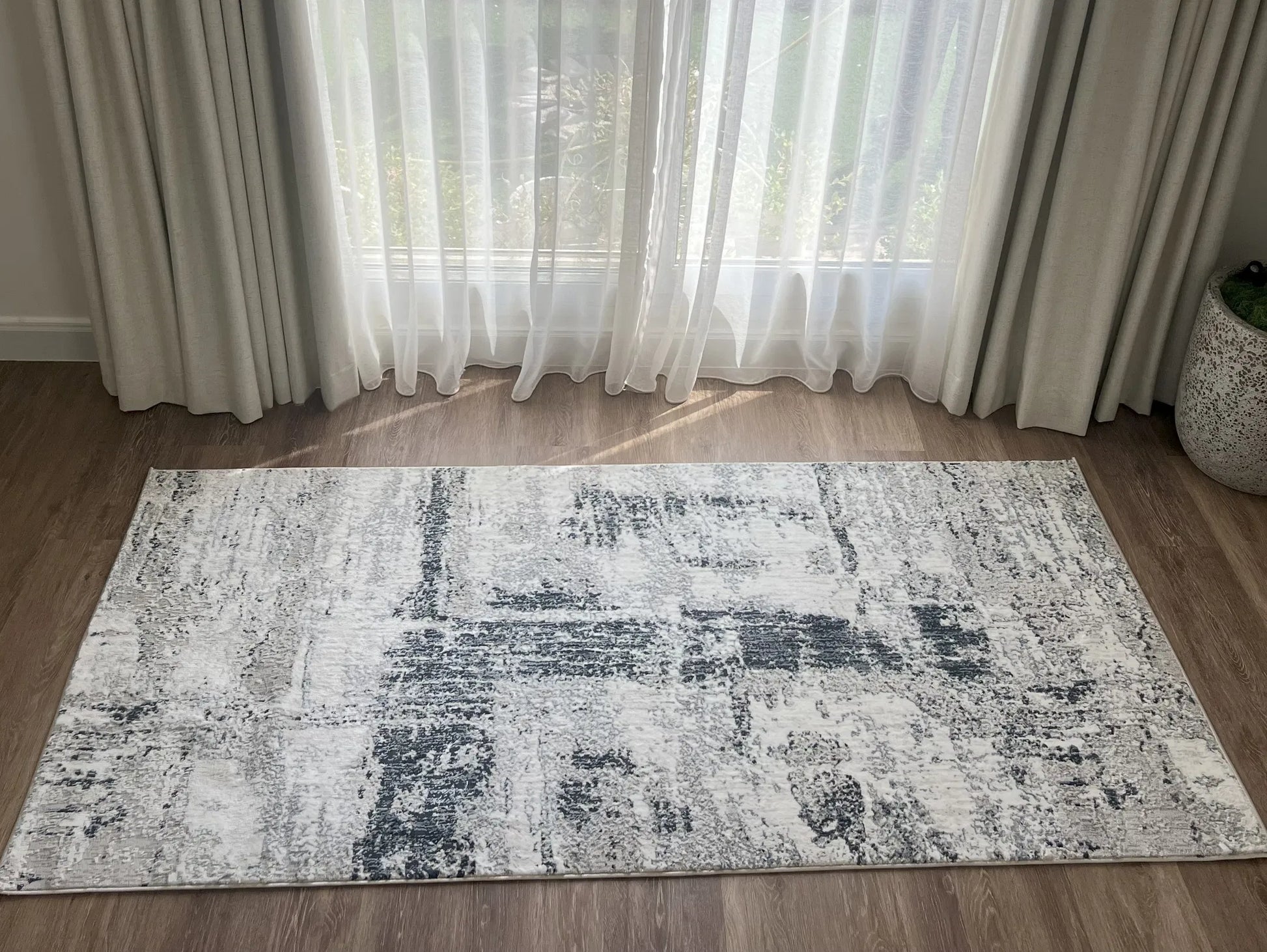 Shatha Beige, Navy Blue Carpet (Round)