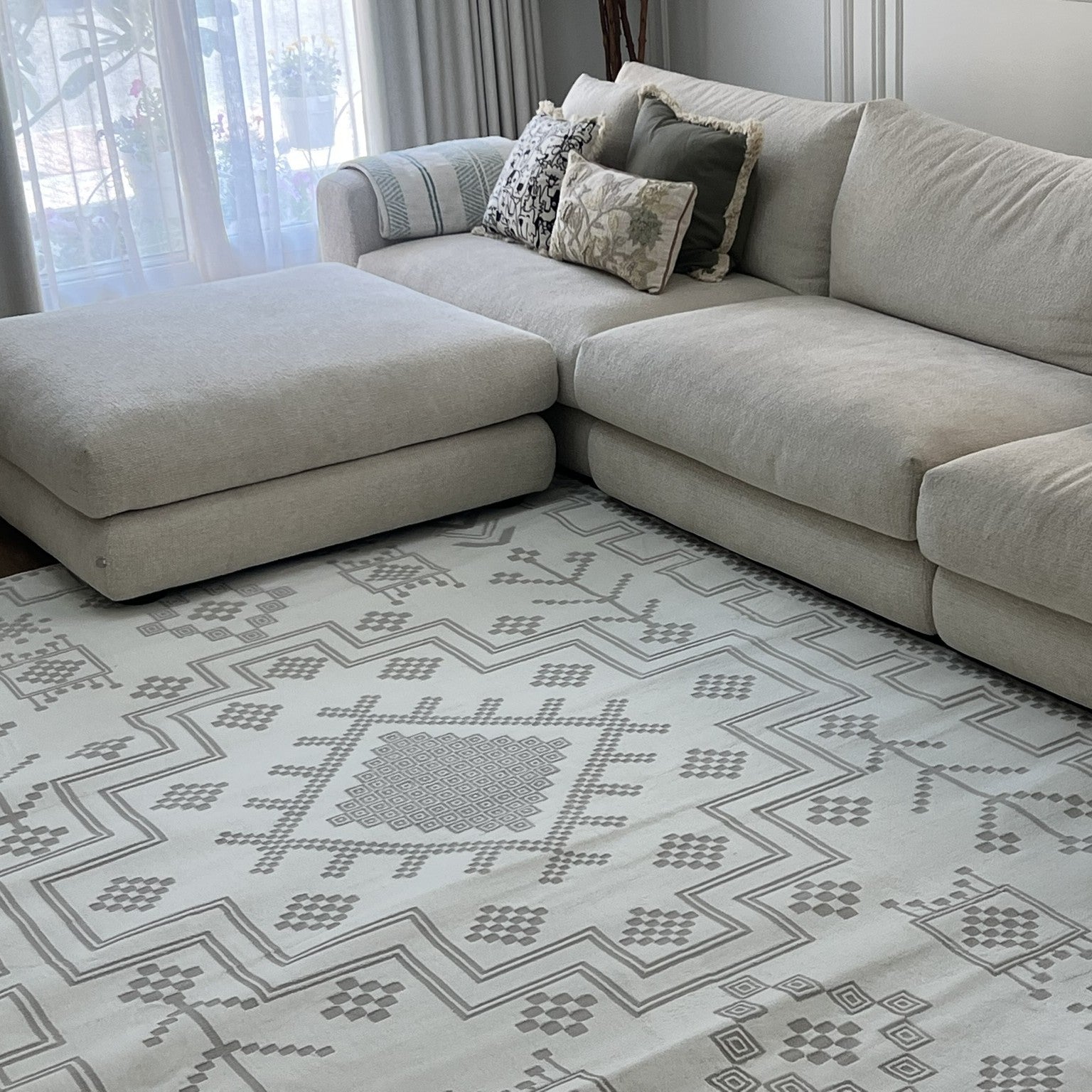 Simplicity-9892-Cream-10 - Handpicked Furniture AE