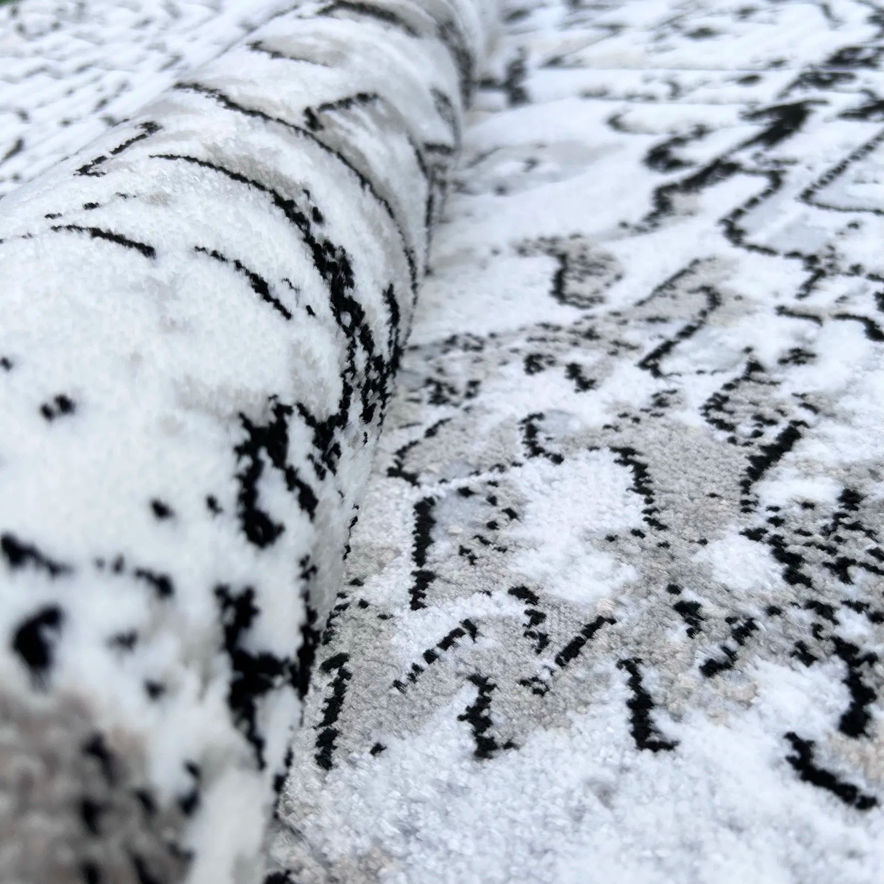 Mystery Grey, Black Carpet (Runner)