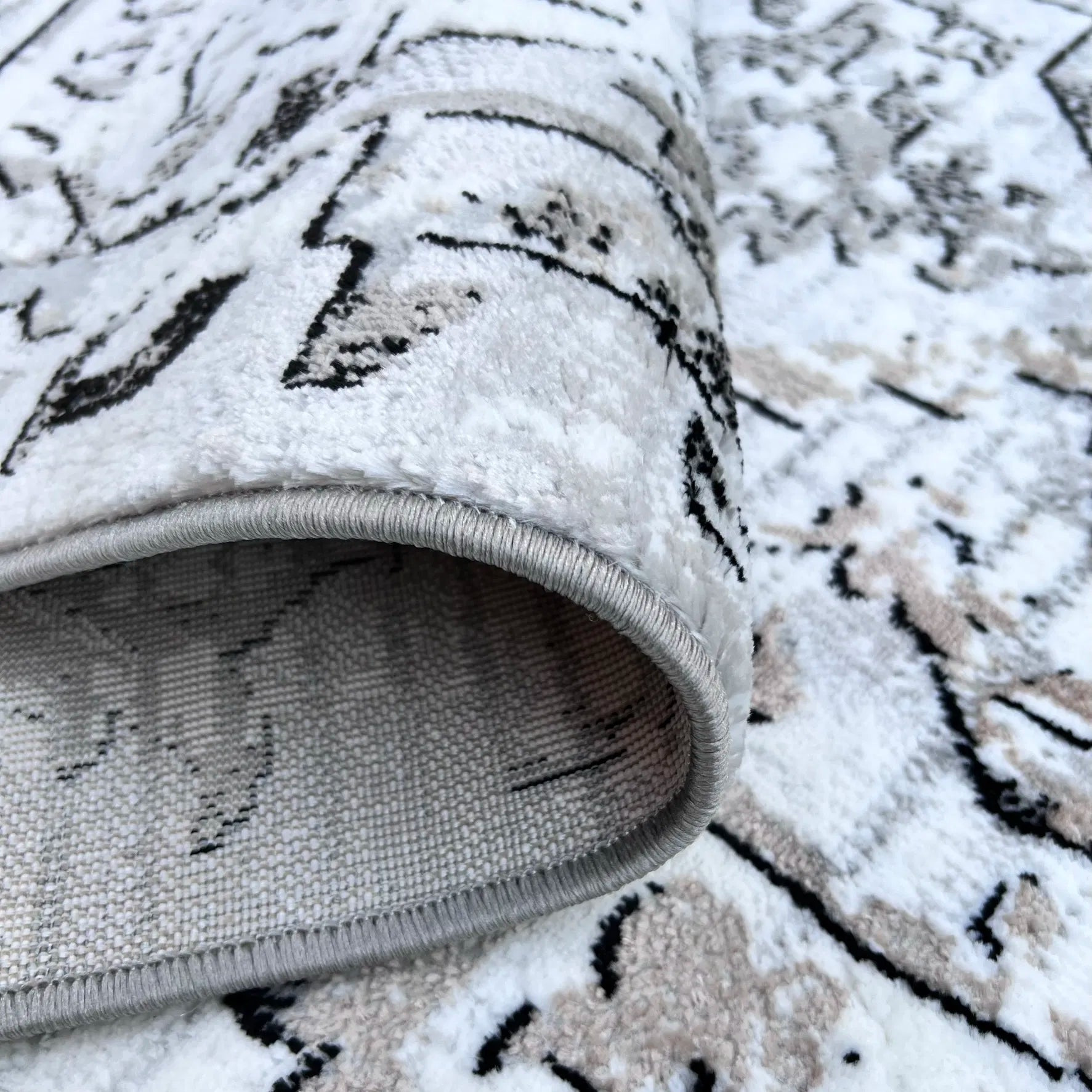 Mystery Grey, Black Carpet (Runner)