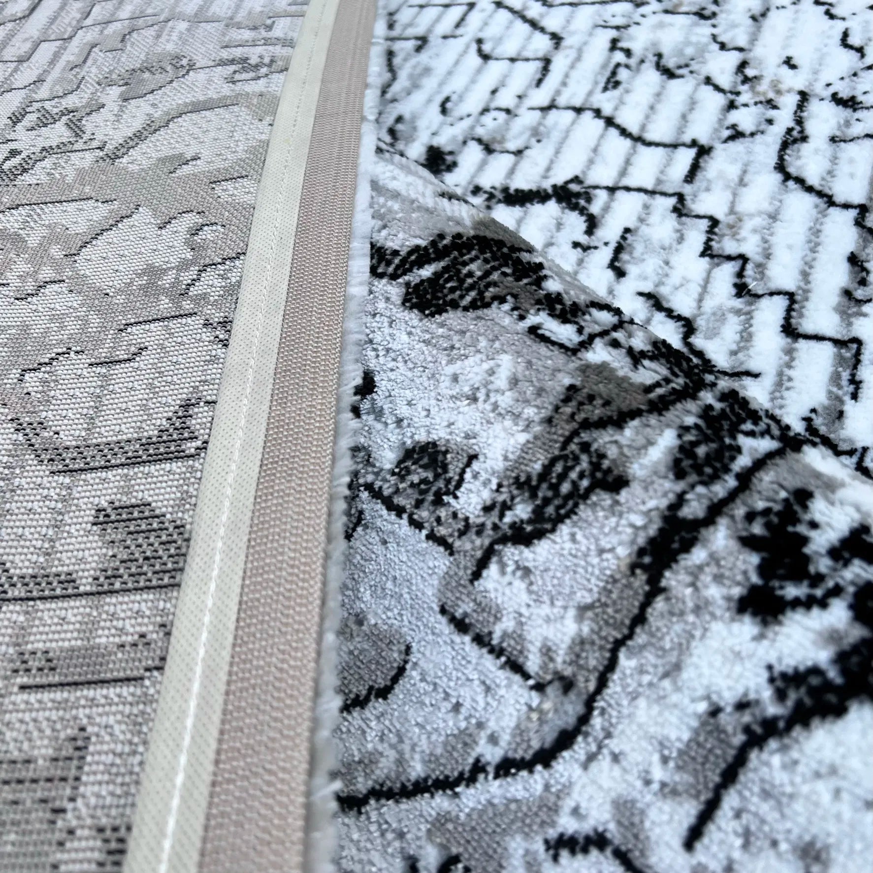 Mystery Grey, Black Carpet (Runner)