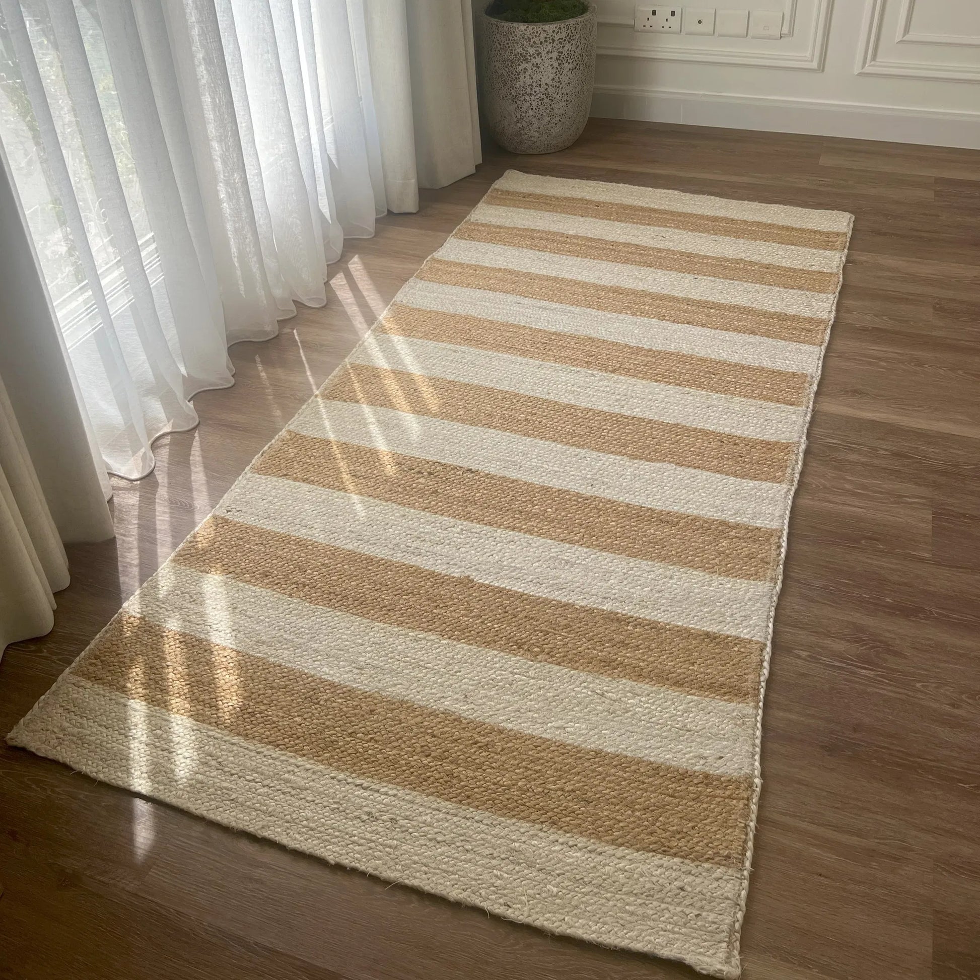 Lavrio Natural Beige, White Carpet (Runner)