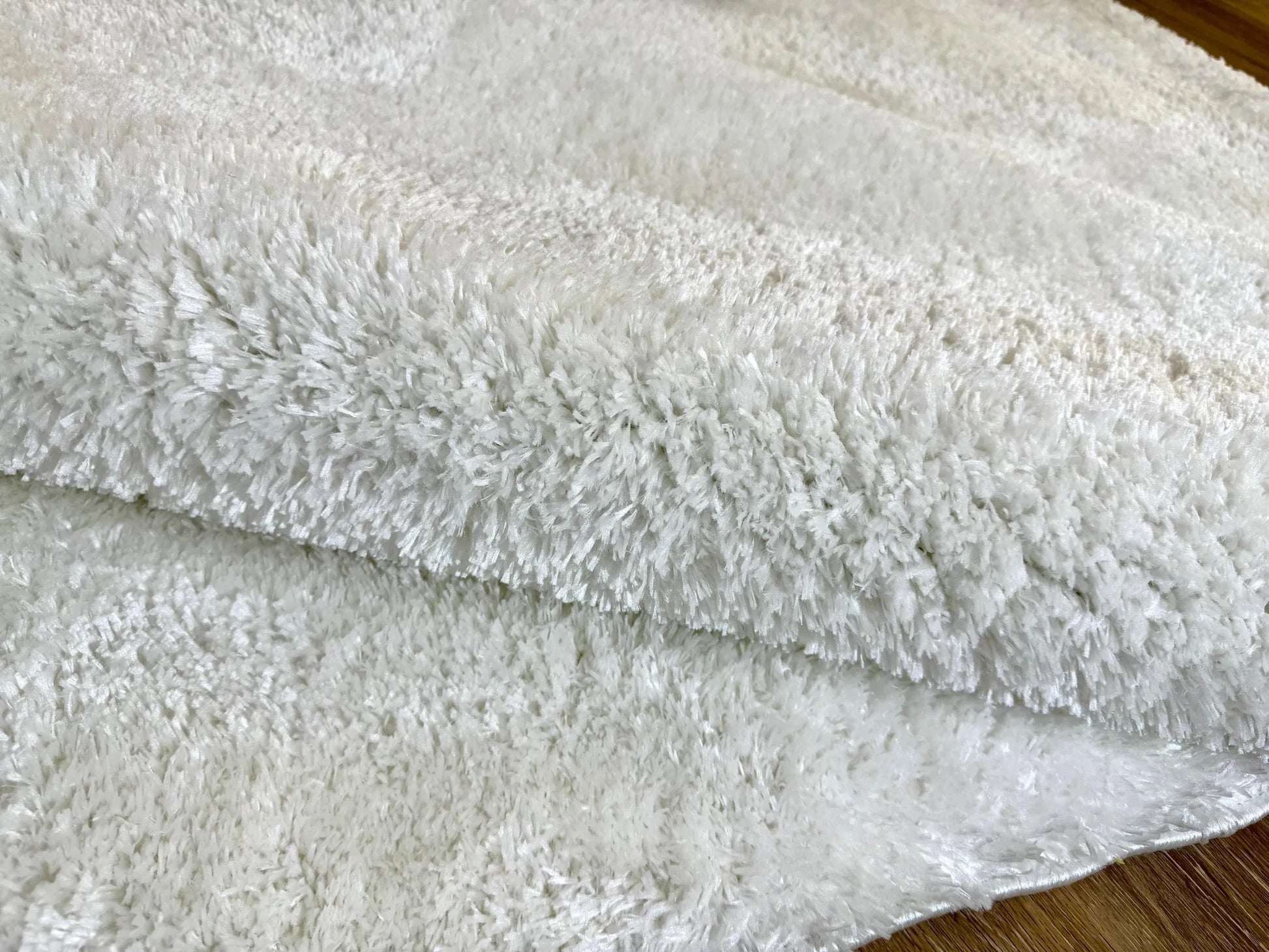 Fluffy White Carpet (Rectangle)