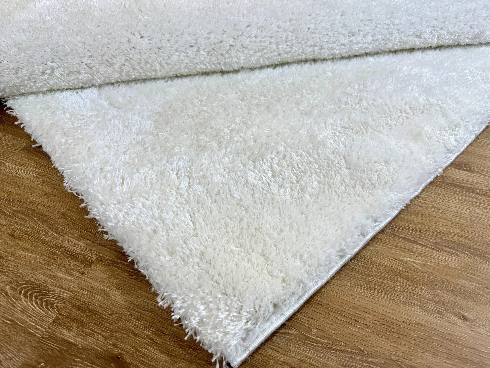 Fluffy White Carpet (Rectangle)