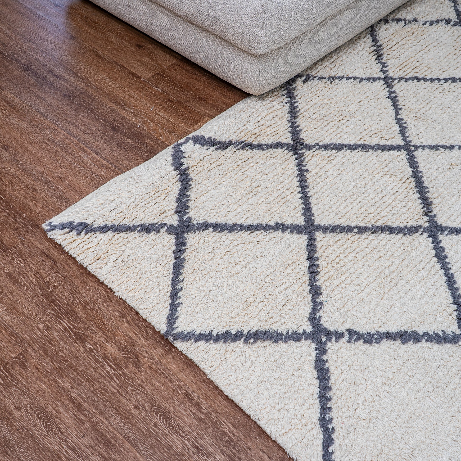WoolShaggy-HFWS1-White-Grey4 - Handpicked Furniture AE