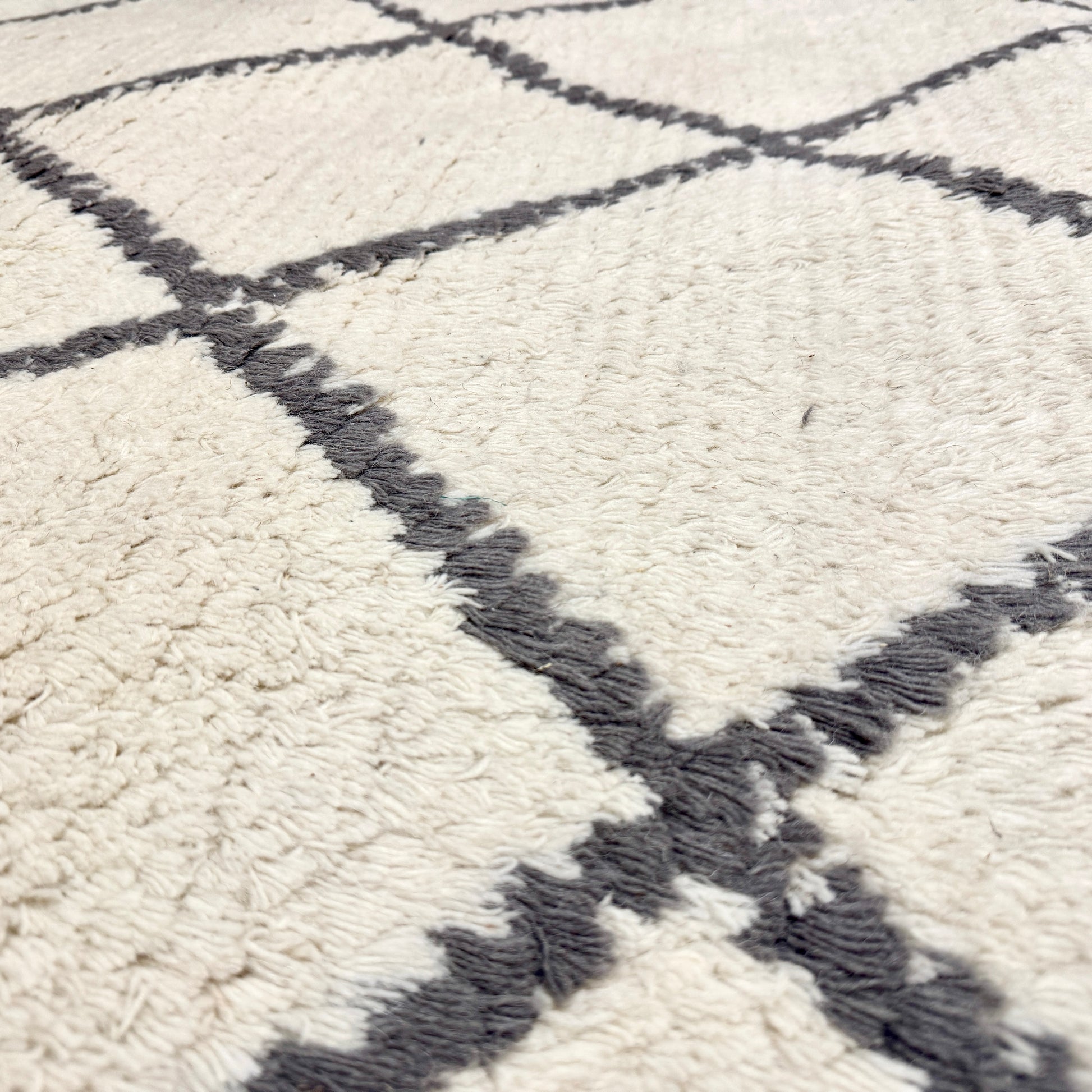 WoolShaggy-HFWS1-White-Grey8 - Handpicked Furniture AE
